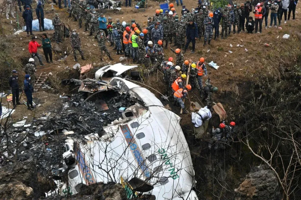 Se anunció que no hay posibilidad de encontrar sobrevivientes del avión que se estrelló en Nepal