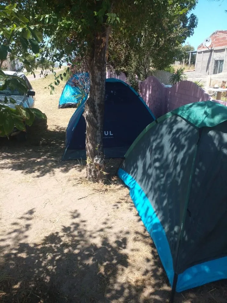 Polémica en La Baliza: en plena temporada no dan lugar para acampar a visitantes