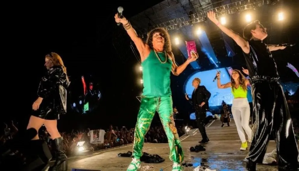 La Mona Jiménez lanzó “Mandamás”, su nuevo vino en “cajita”