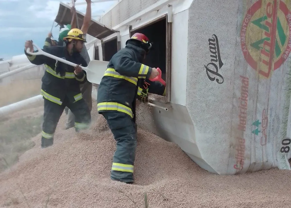 Liberaron la ruta 3: mirá el trabajo que realizaron los Bomberos Voluntarios
