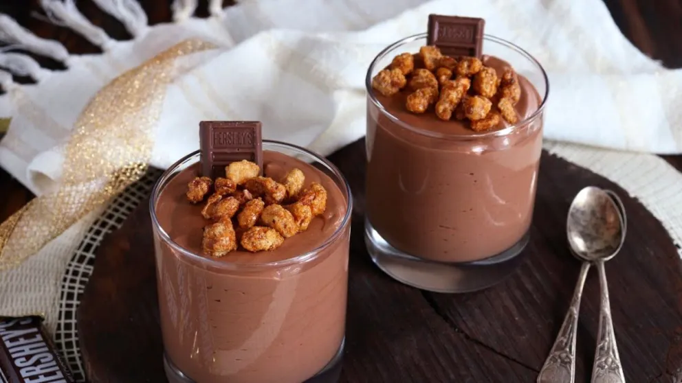 Paso a paso para un mousse de chocolate con garrapiñadas, ¡riquísimo!