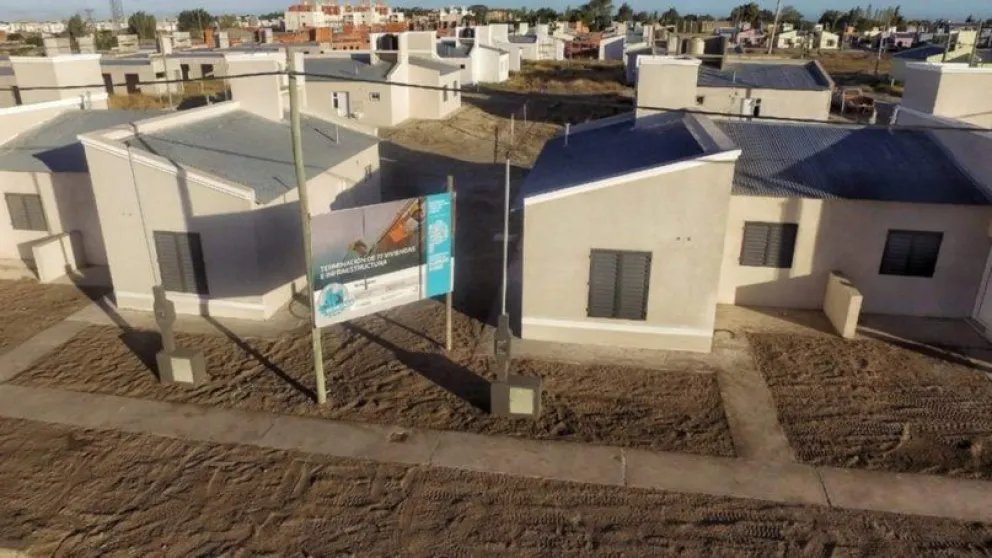 Vecinos del barrio Kirchner están endeudados y le echan la culpa a la Agencia de Recaudación