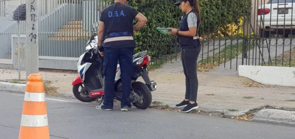 Circulaba en una moto robada por Viedma y se topó con un control policial: se la secuestraron 