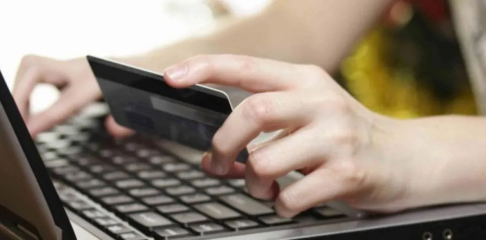 Empleada de un banco utilizó los datos de un cliente y le robó más de $700 mil