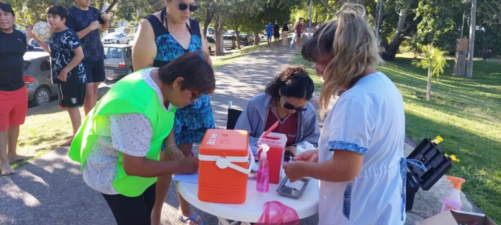 Agentes sanitarios ofrecerán vacunas contra el COVID en Viedma: en qué zona estarán este fin de semana 