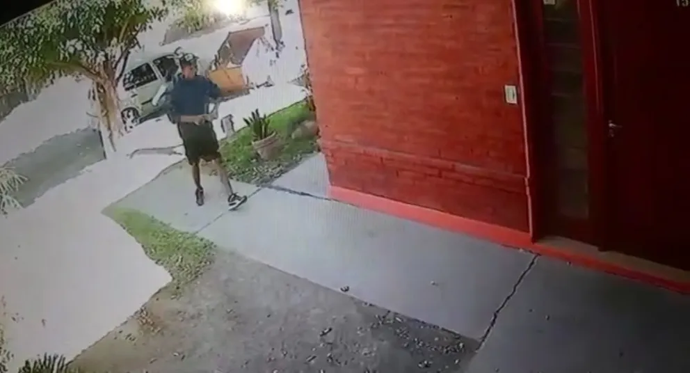 Dos jóvenes de las 1.016 Viviendas andan merodeando en forma sospechosa por barrios de Patagones