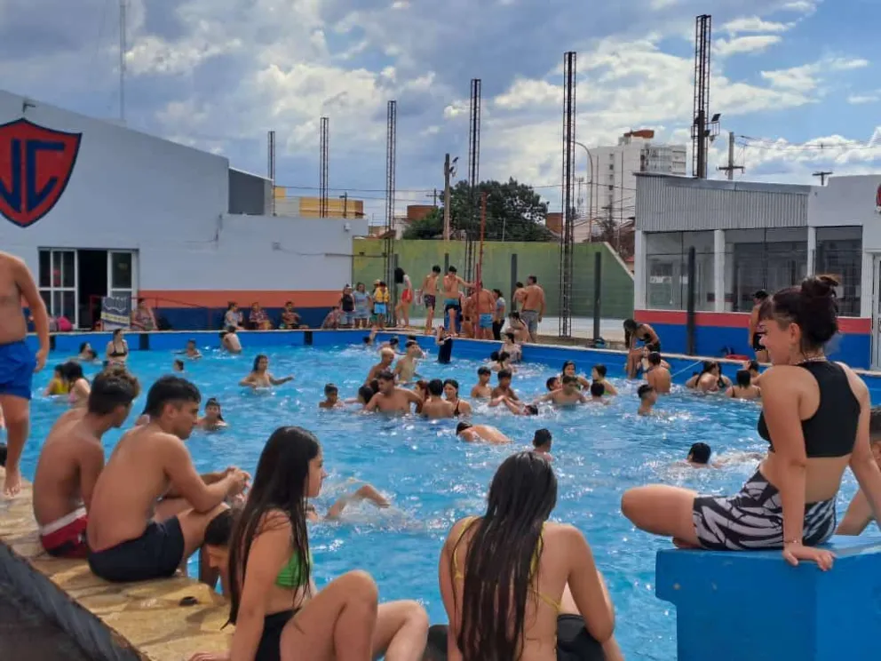Los chicos de La Casita de Nehuén también disfrutaron una tarde de pileta