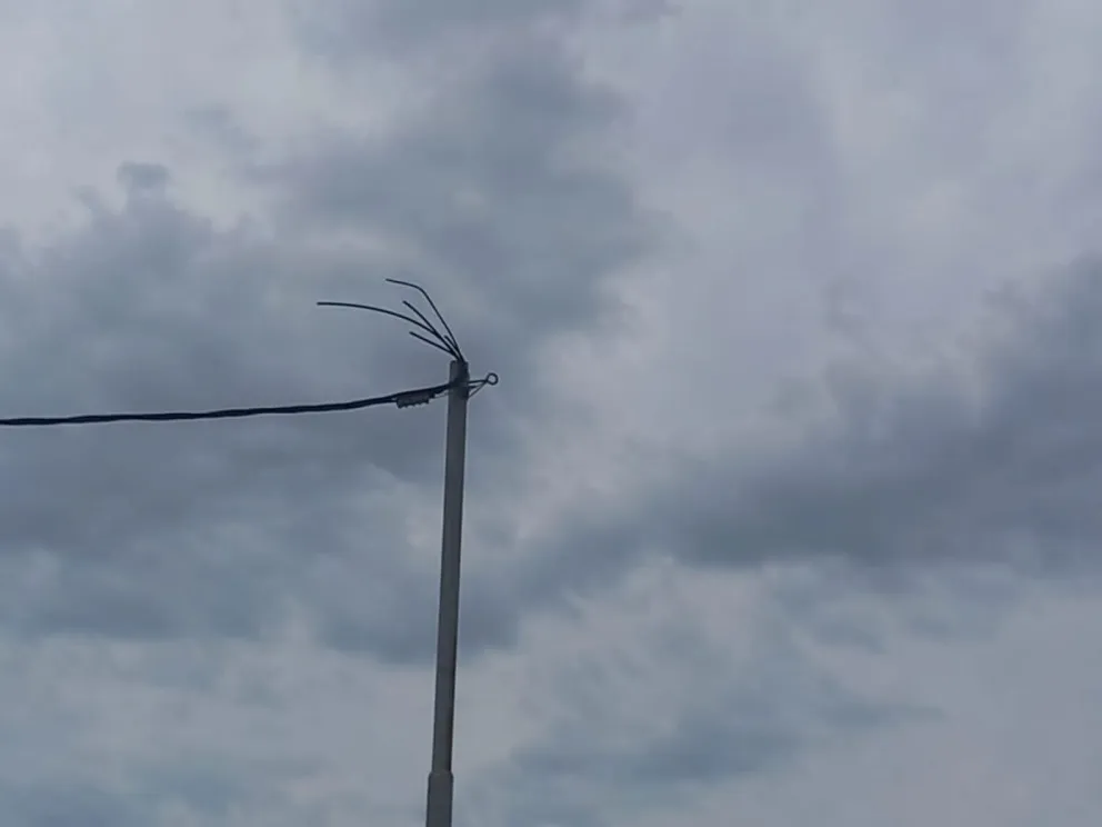Peligroso y millonario robo de cables de electricidad en Viedma