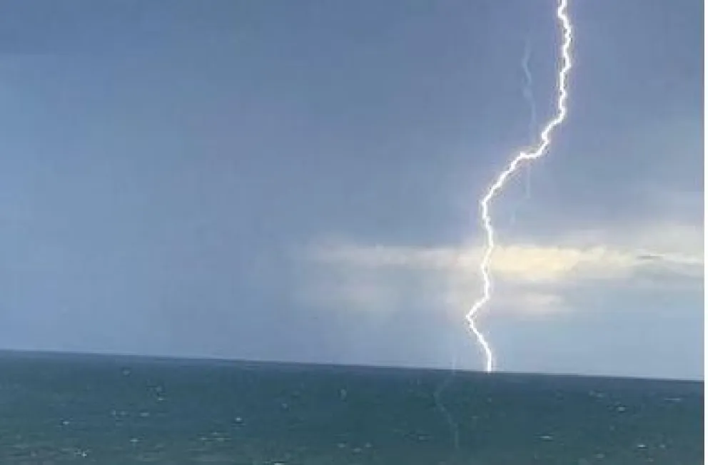 La bahía de San Antonio afectada por una fuerte tormenta
