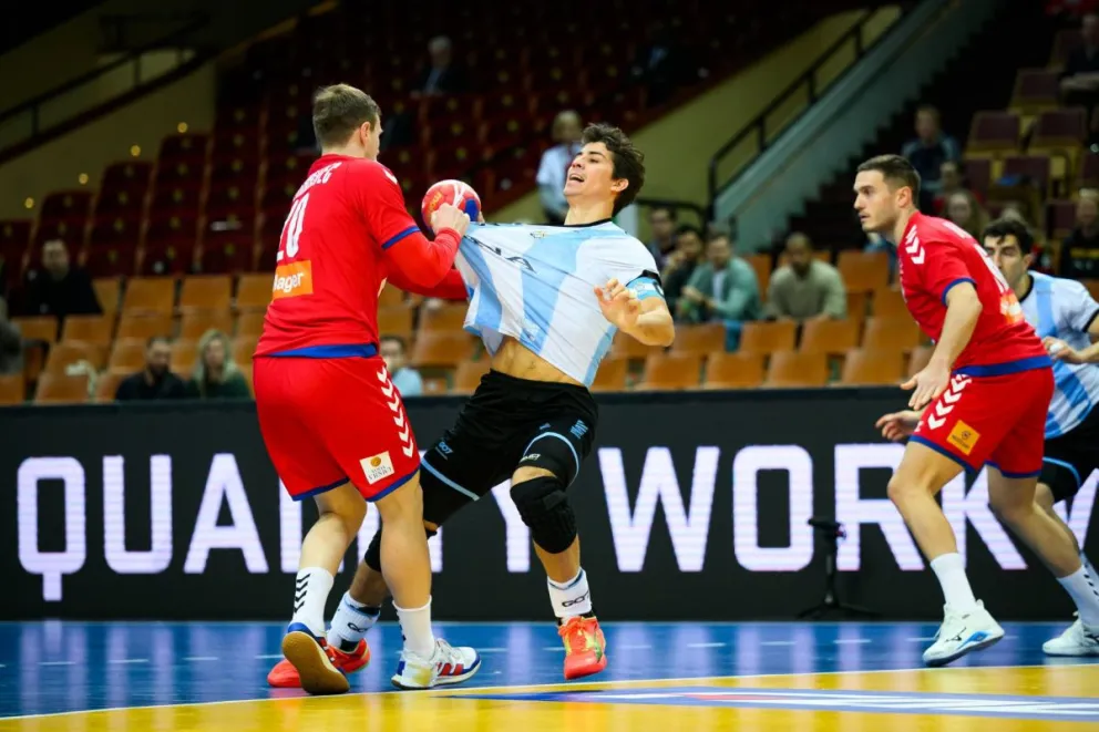 Los Gladiadores no pudieron con Serbia y se despedirán del Mundial frente a Qatar