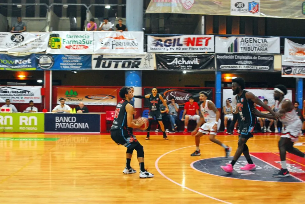 Contundente victoria de Deportivo Viedma: venció a Pico a domicilio