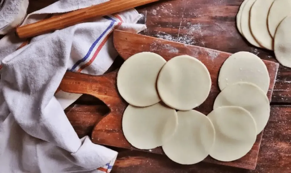 La Anmat prohibió una marca de tapas para empanadas y un aceite de girasol 