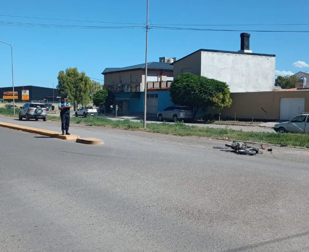 Atropellaron a un motociclista en peligroso cruce de Viedma