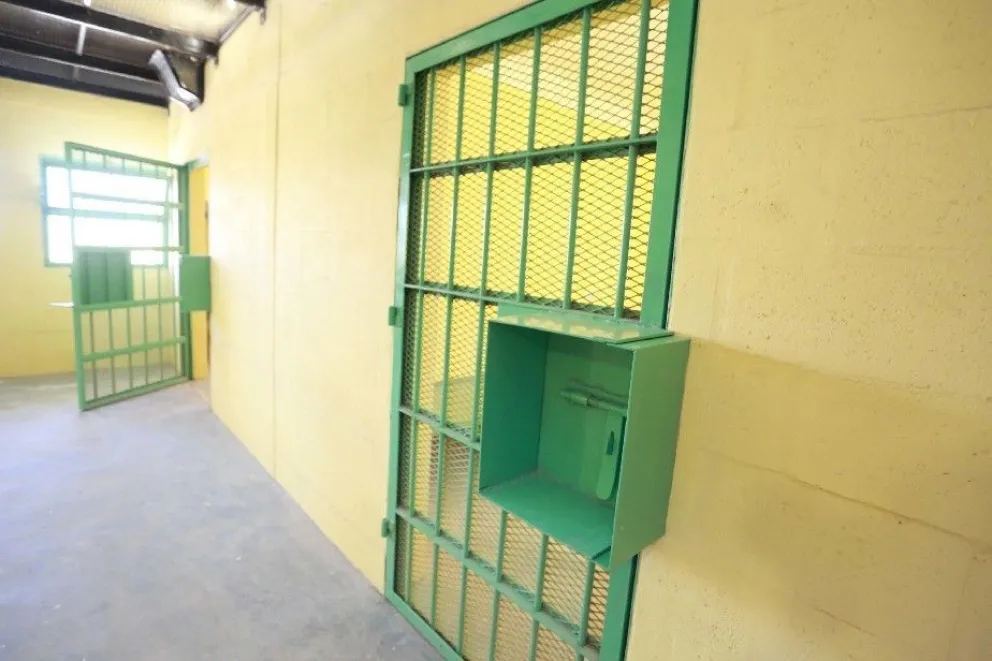 Tensión en el Penal II: los internos ya liberaron al celador que tenían como rehén