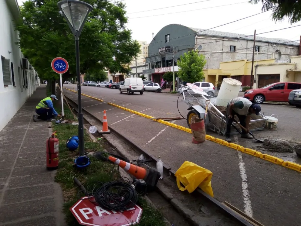 Señalan las ciclovías como para que los vivos que estacionen allí queden en evidencia