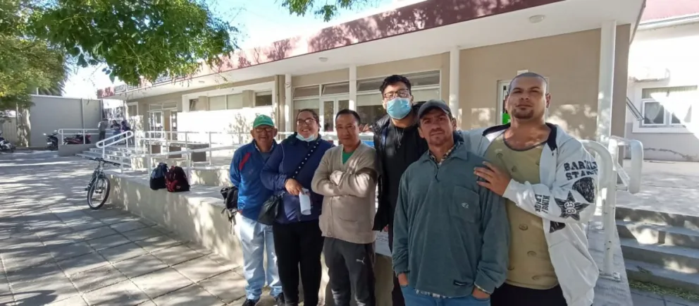 "Turneros" del Hospital Zatti se manifestaron para poder trabajar