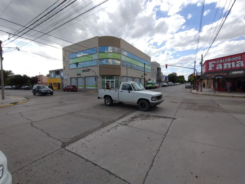 Un peligro: semáforos sin carteles y muchos que hacen lo que quieren