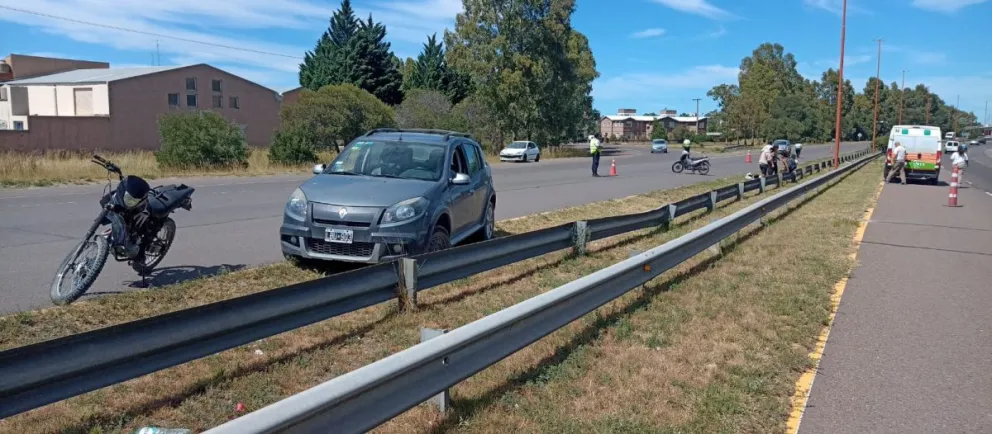 Un motociclista se cruzó de carril y chocaron en el Puente Nuevo 
