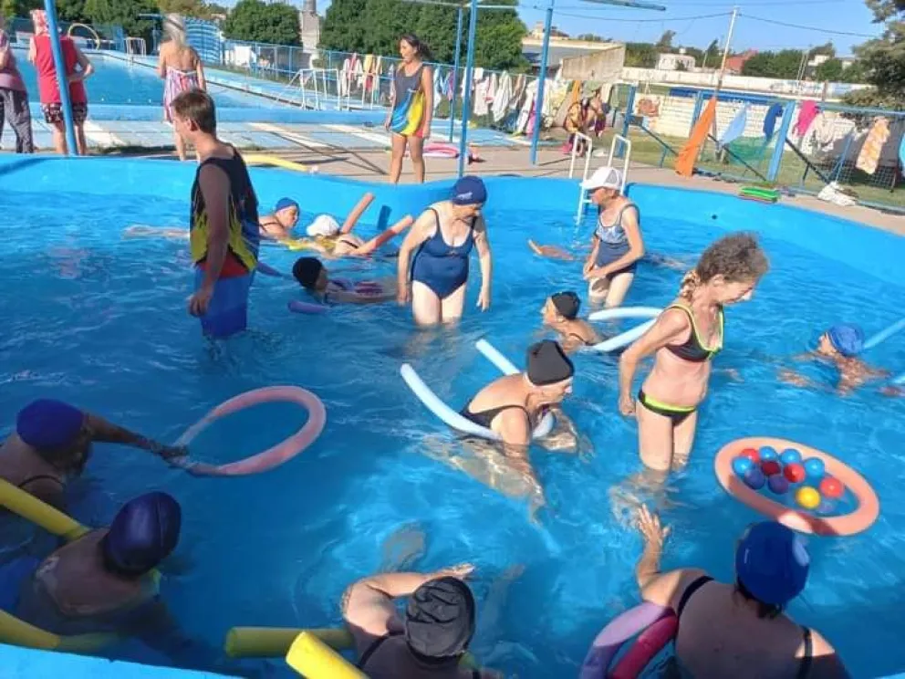 Los adultos mayores también disfrutan de la Colonia de Vacaciones 