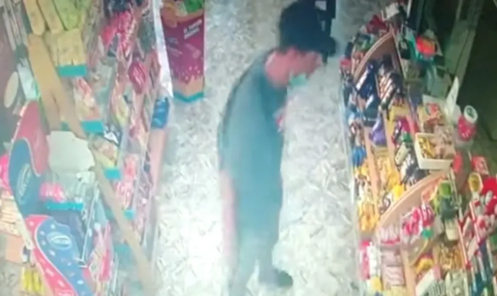 Ladrón profesional: el mismo sujeto captado en una farmacia ahora robó en un kiosco