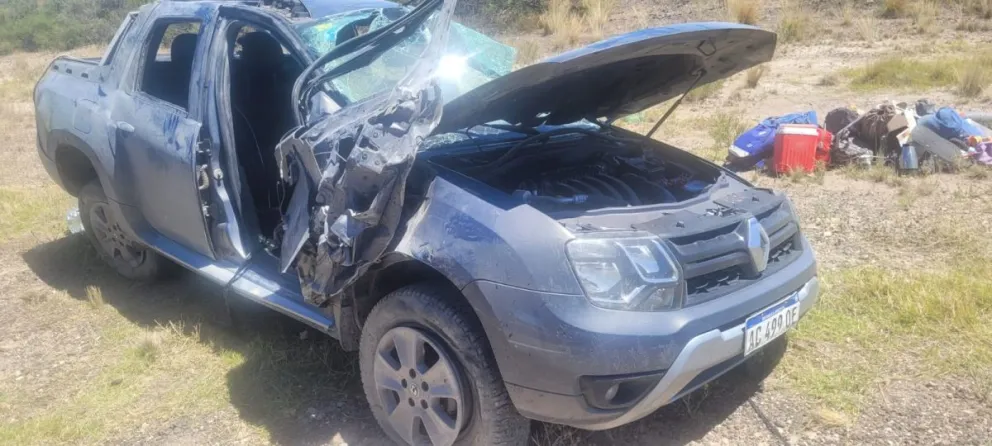Una pareja sufrió múltiples traumatismos en un vuelco