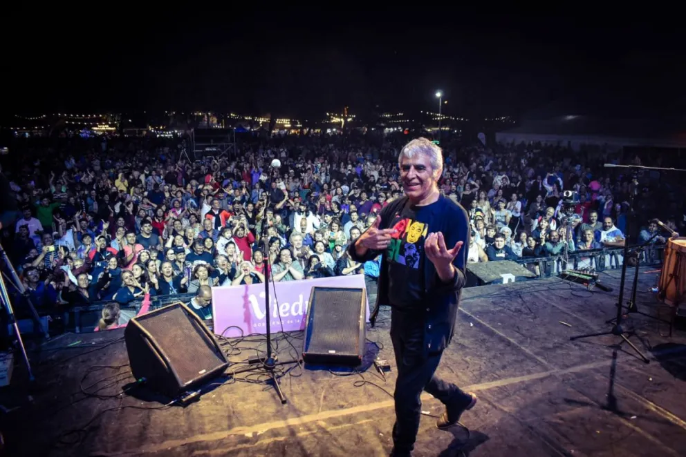 Peteco Carabajal le puso perfume de carnaval a El Cóndor