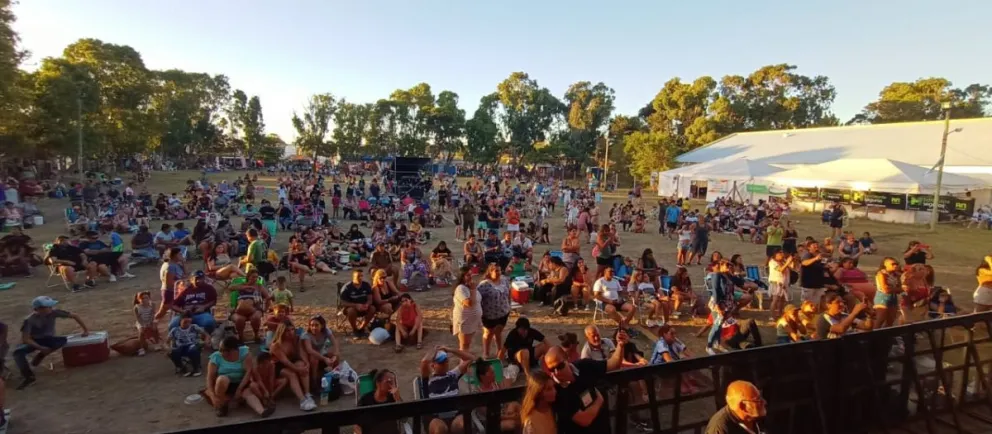 Adelanto: ya es multitudinaria la presencia en el predio de la Fiesta del Mar y el Acampante