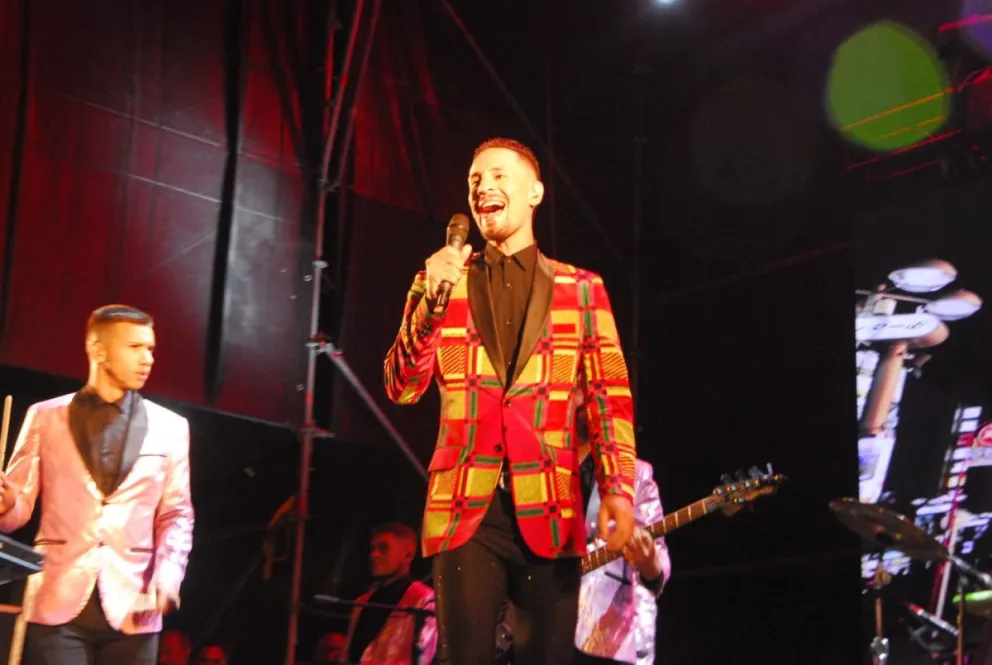 El ritmo de Rodrigo Tapari cautivó a una multitud en la última luna de la celebración