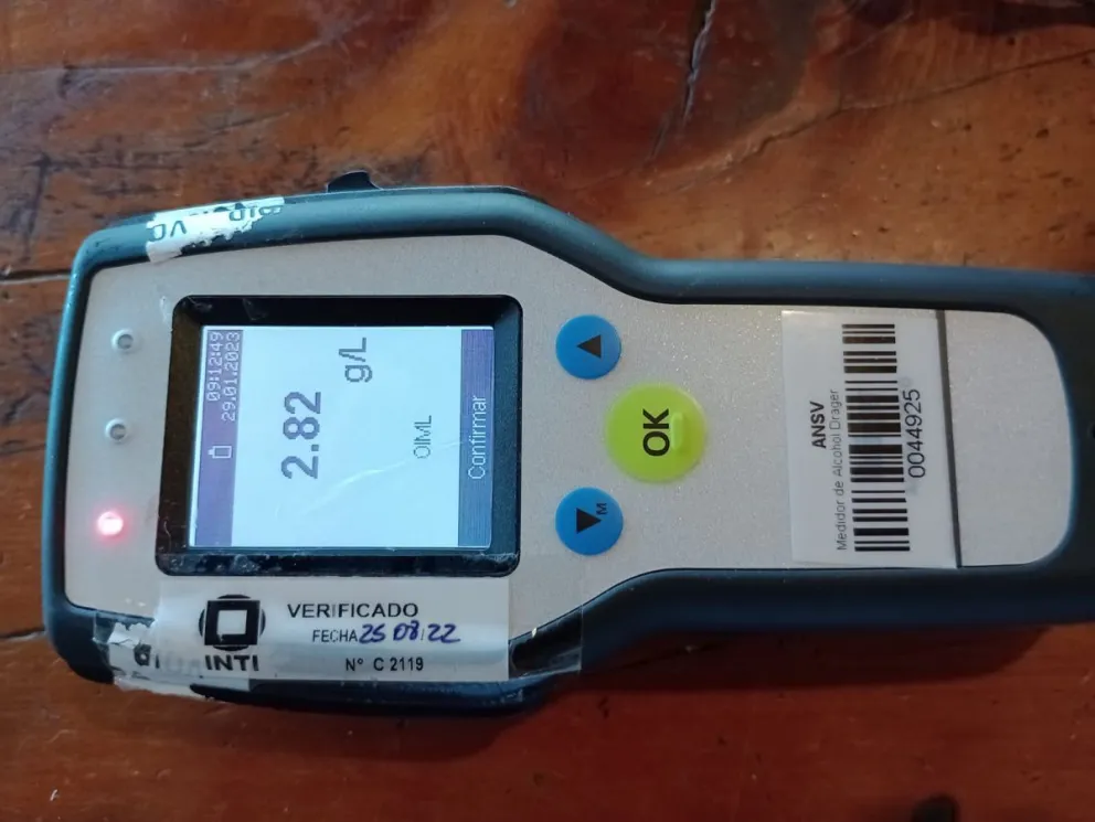 Irresponsable al volante en Viedma: dio positivo de alcoholemia y le secuestraron el auto
