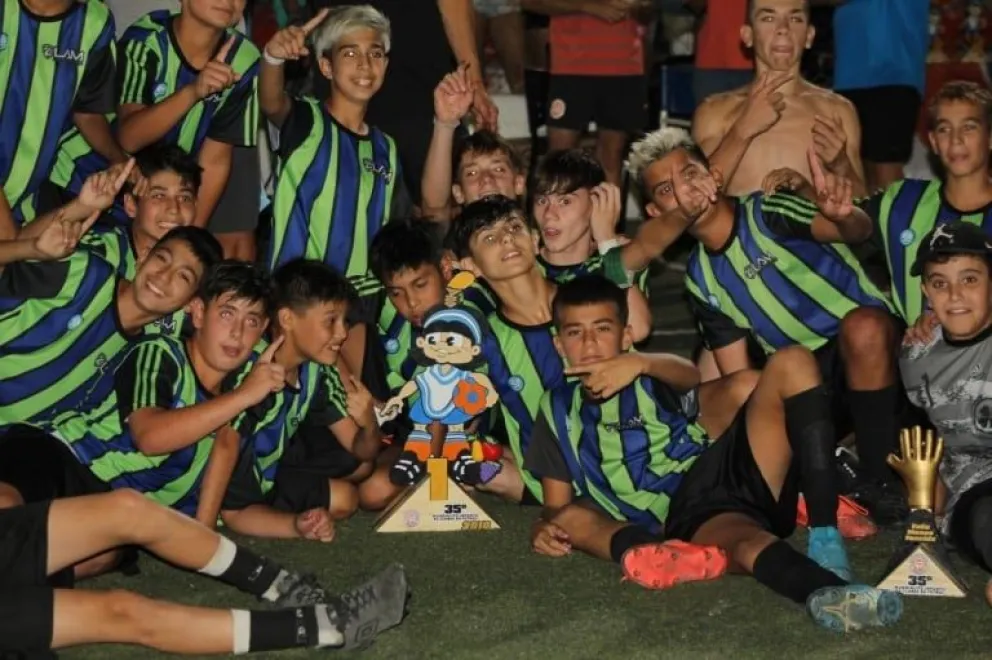 APEL gritó campeón en el Mundialito de fútbol: “Los chicos hicieron historia”