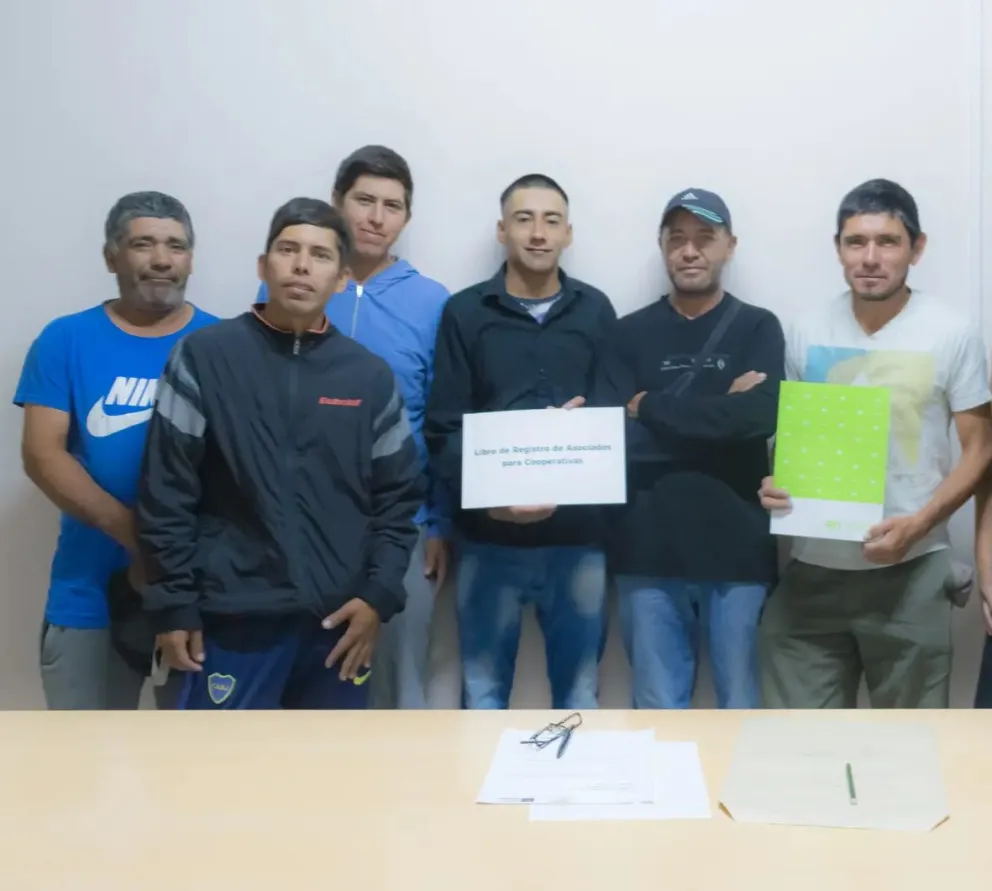 Un grupo de albañiles viedmenses logró transformarse en cooperativa