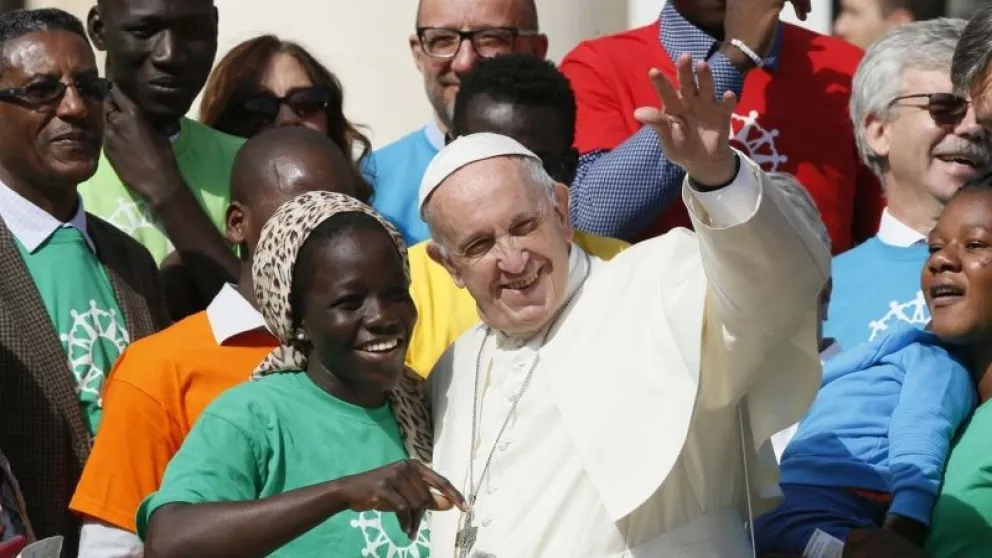 Por la paz y la defensa de los recursos naturales: el papa Francisco inició una gira por África 
