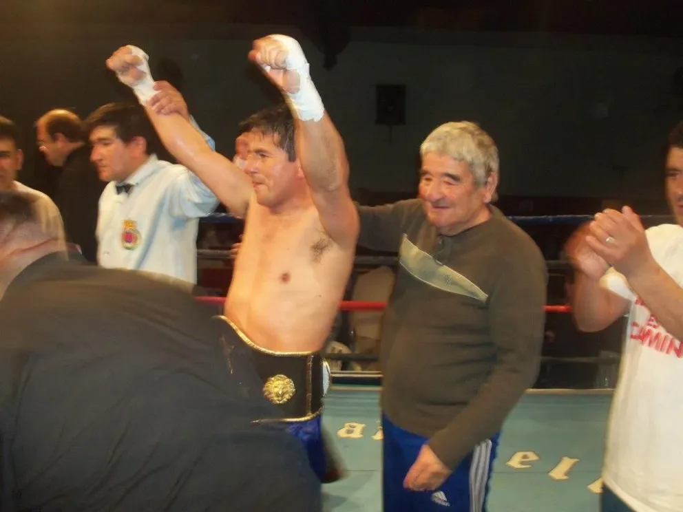 Falleció el padre del campeón de boxeo Néstor "Cacho" Farías