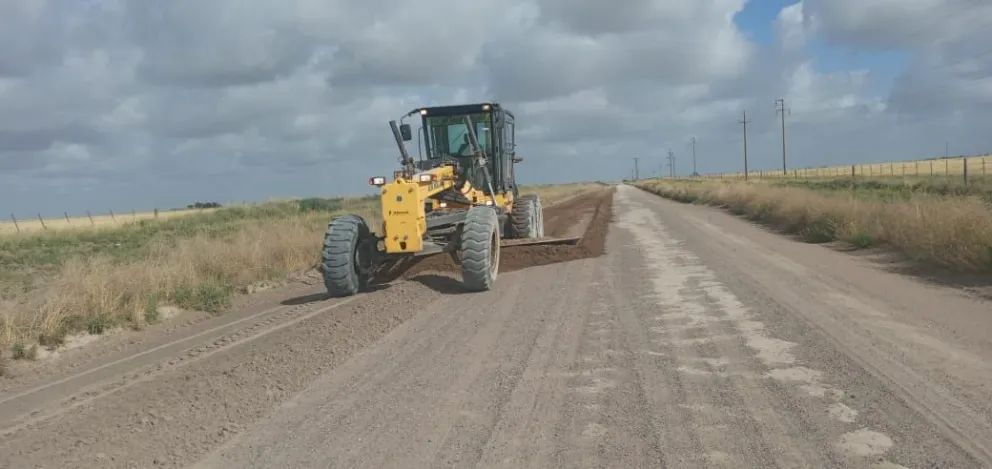Realizan intensas tareas de mantenimiento en los principales caminos turísticos y productivos