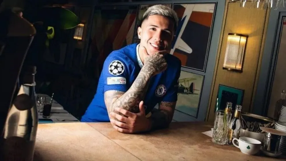 Un recibimiento a pura cumbia: de la mano de La T y la M el Chelsea presentó a Enzo Fernández