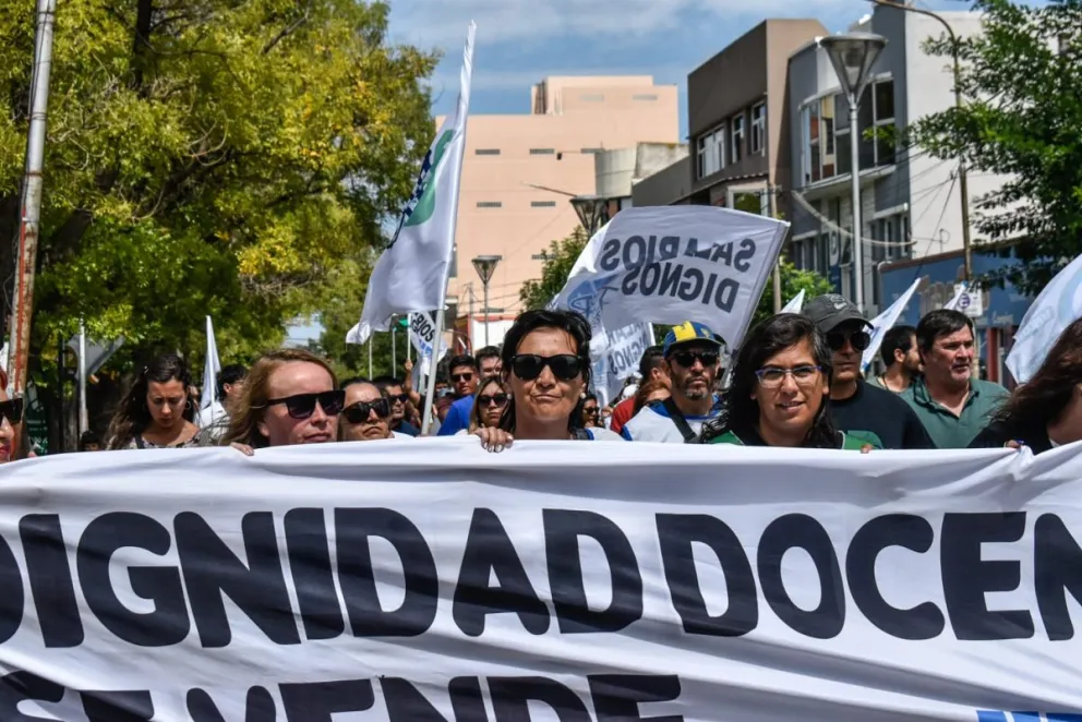 La UNTER está llevando una jornada de lucha en Viedma en busca de activar las paritarias  