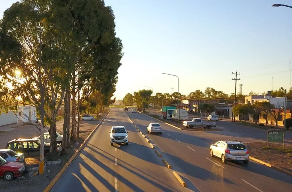 Continuarán ensanchando la avenida Perón hasta el cruce con la ruta 1