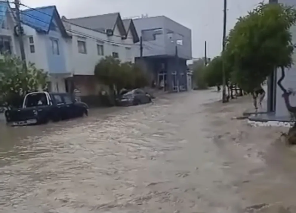 Sorpresivo temporal de lluvia provocó desastres en Las Grutas