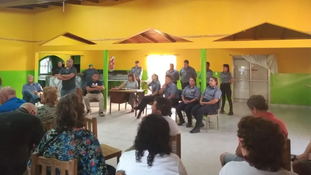 Vecinos entran al confesionario con un cuento de terror