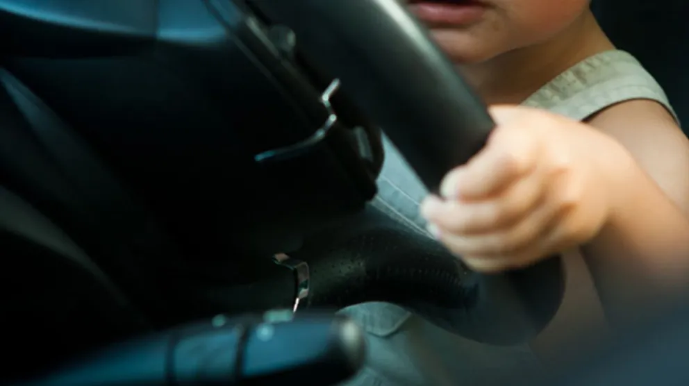 A tener en cuenta: suspenderán las licencias de conducir a quienes dejen que sus hijos menores de edad estén al volante