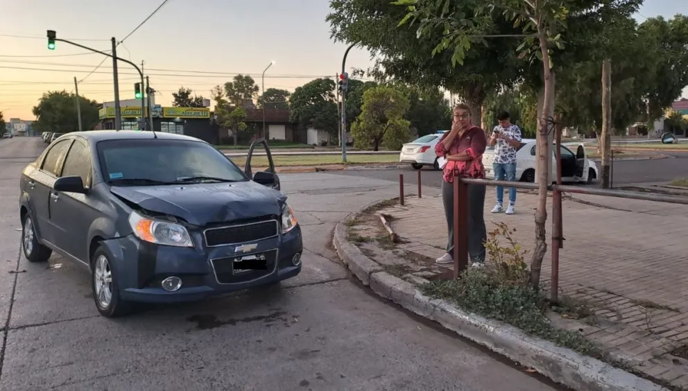 Choque en Viedma: uno de los conductores dio positivo de alcoholemia y circulaba sin patente 