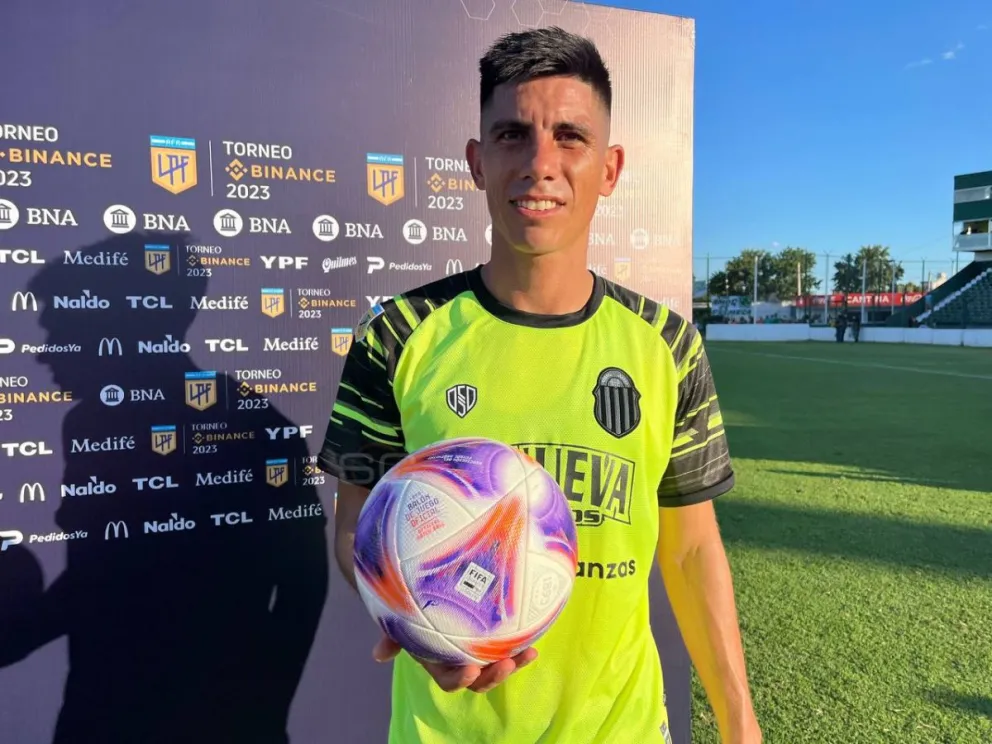 Se lleva la pelota: Bruno Sepúlveda anotó por triplicado y fue la gran figura de Barracas