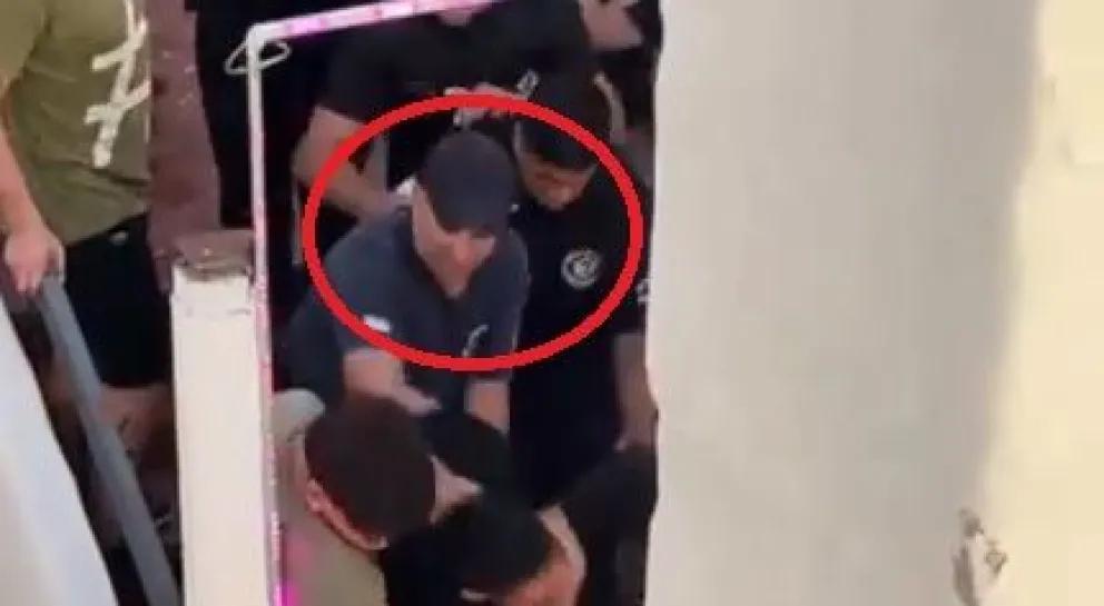 Ataque en Las Grutas: ¿Quién es el policía que pegó por atrás? 