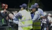 Video: detuvieron a policías borrachos en la Fiesta de Los Menucos
