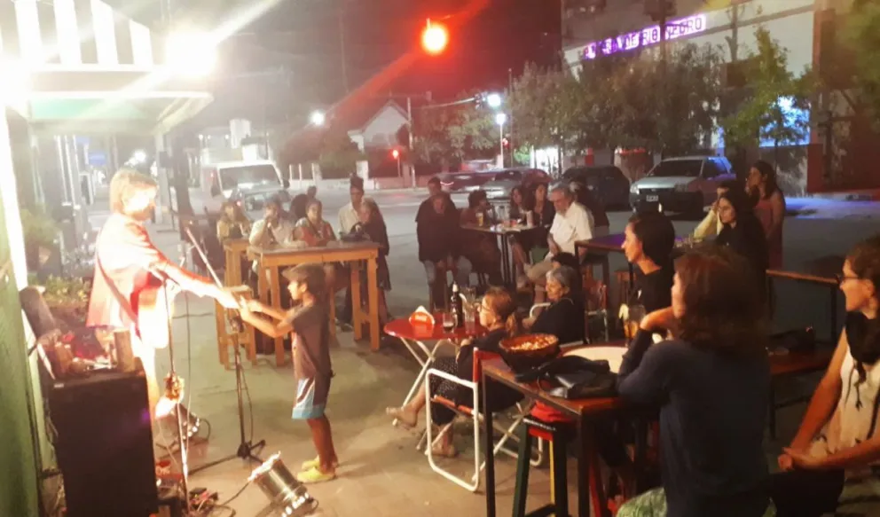 Manuel Espinosa sigue con su exitosa temporada de verano Cancionero