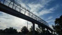 Construirán cuatro puentes peatonales sobre la avenida Perón