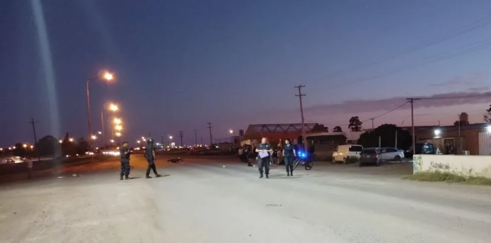 Dos motociclistas chocaron en la avenida Perón y hubo caos vehicular por tránsito cortado 