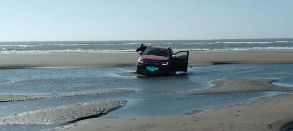 Quedó encajado en el camino al Corvinero de Bahía San Blas, pero fue rescatado