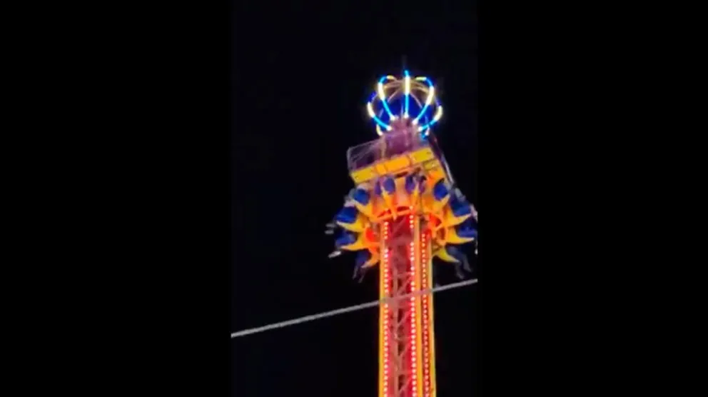 Terror en las alturas: atrapados en un juego a 40 metros, debieron esperar más de 2 horas para ser rescatados