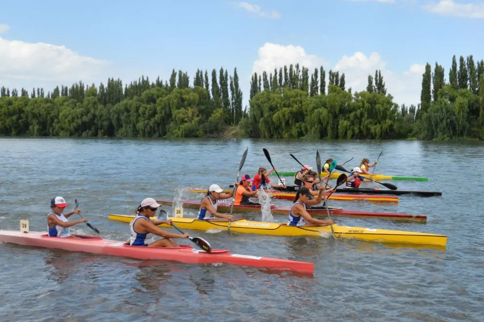 La Regata del 7 de Marzo mantiene expectante el inicio de la Fiesta de la Soberanía